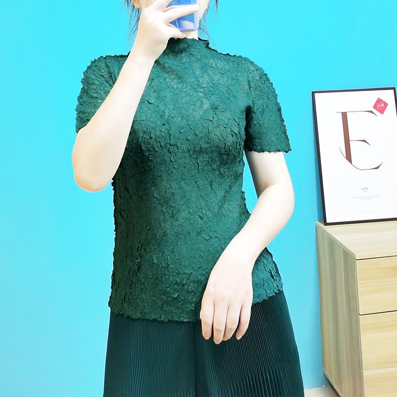 

Lingying Pleats S006: Summer 2025 Slimming High-Neck See-Through T-Shirt One Size темно-зеленого