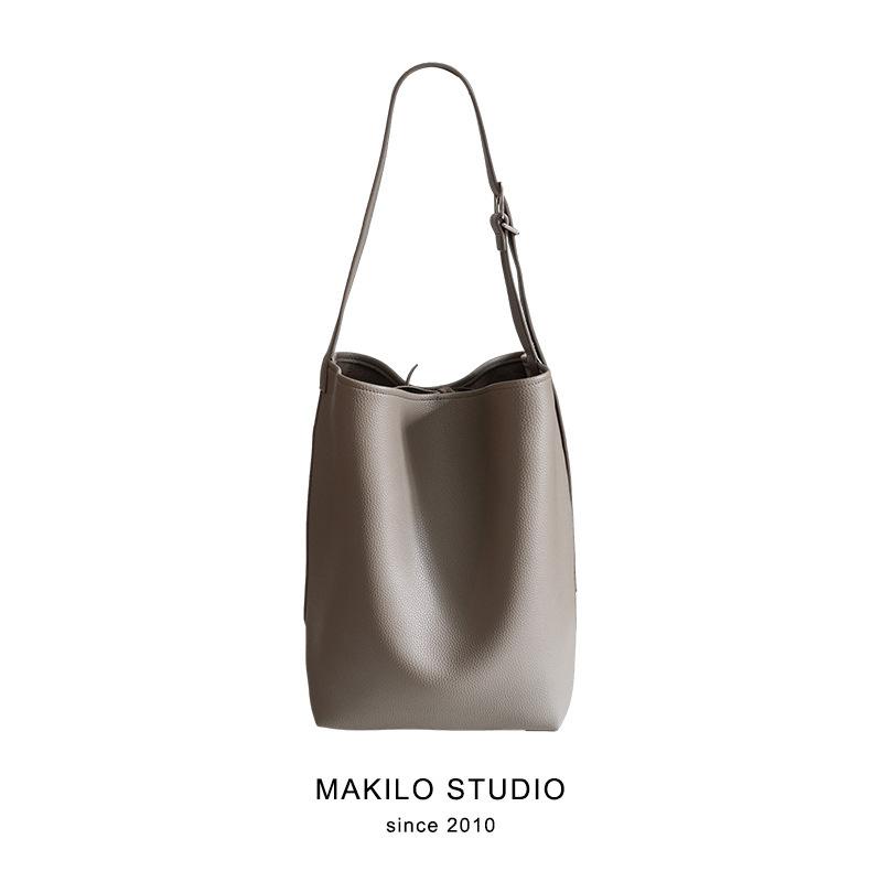 

Large capacity lazy cowhide women s bucket bag shoulder commuter computer large