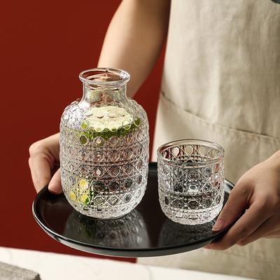 Nachttisch Karaffe Krug und Wasserglas Becher Set Vintage Glas Wasserkrug mit Tasse Set für Schlafzimmer Retro Reliefmuster
