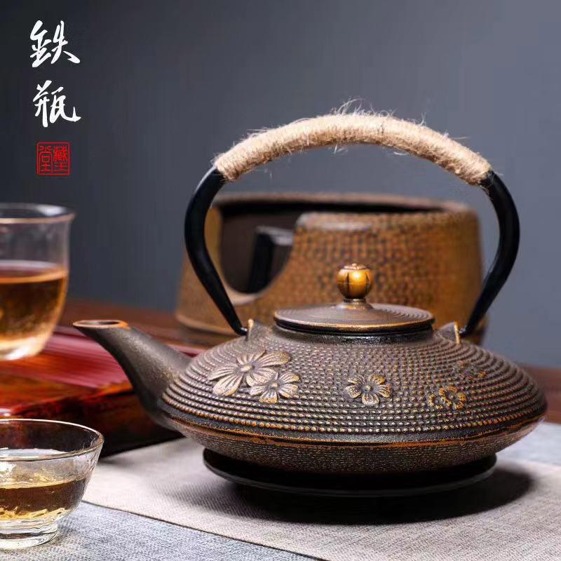 SCAONORCH Japonská litinová konvice na čaj s nerezovým nálevníkem Litinová konvice na čaj pro vaření vody Oolong čaj 900ML