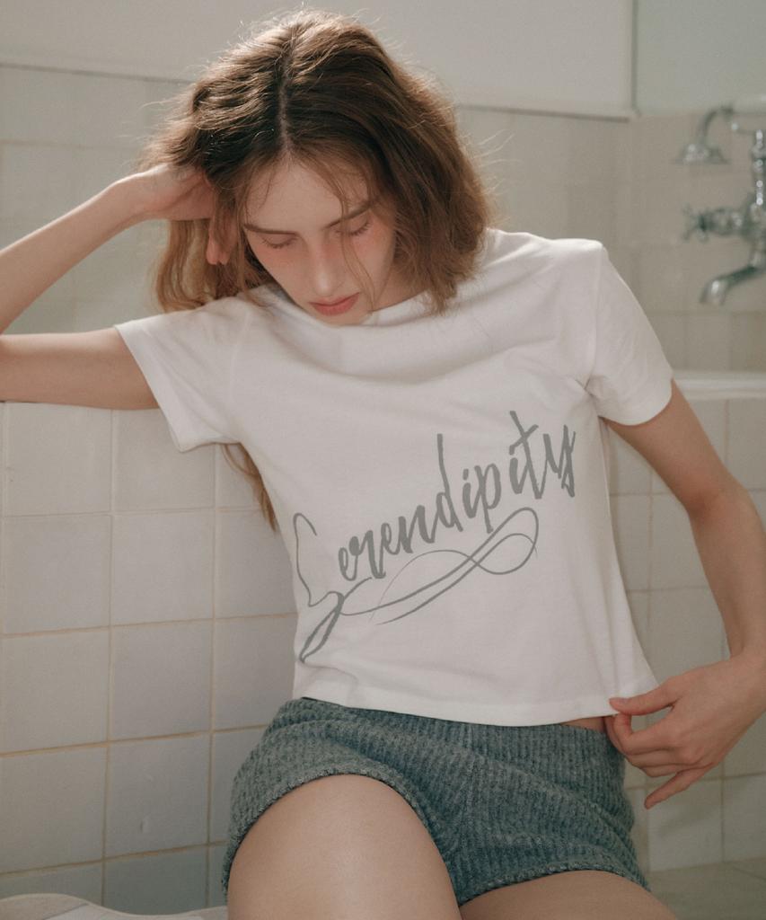 AEGO FREEDOM LAB Serendipity Crop T-Shirt_White