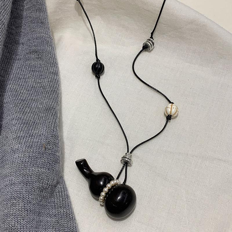 Elegant Retro Waxed Cord Wood & Pearl Necklace for Women - Versatile Fashion Jewelry