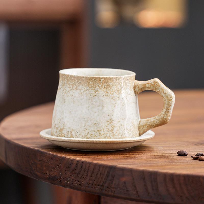 Grobes Töpferton Ofenwechsel Tasse und Untertasse Set Unregelmäßige Wabi-Sabi Keramiktasse für Kaffee Tee Hausbar Rustikale Wohnkultur Geschenk