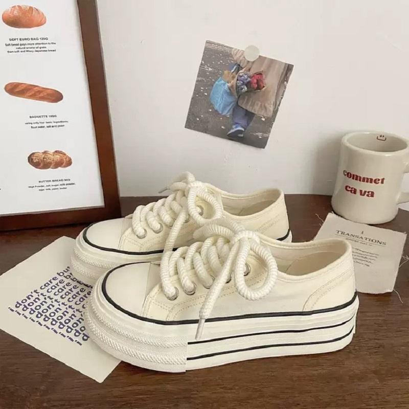 Fashion Women's Thick Soled Canvas Shoes, Spring 2025 New Round Toe Lace Up Sneakers, Fashionable and Breathable Casual Board Shoes