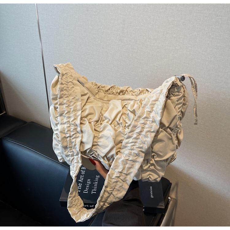 2025 Cloud bag niche design pleated shoulder bag girl cute texture bubble underarm bag tote bag