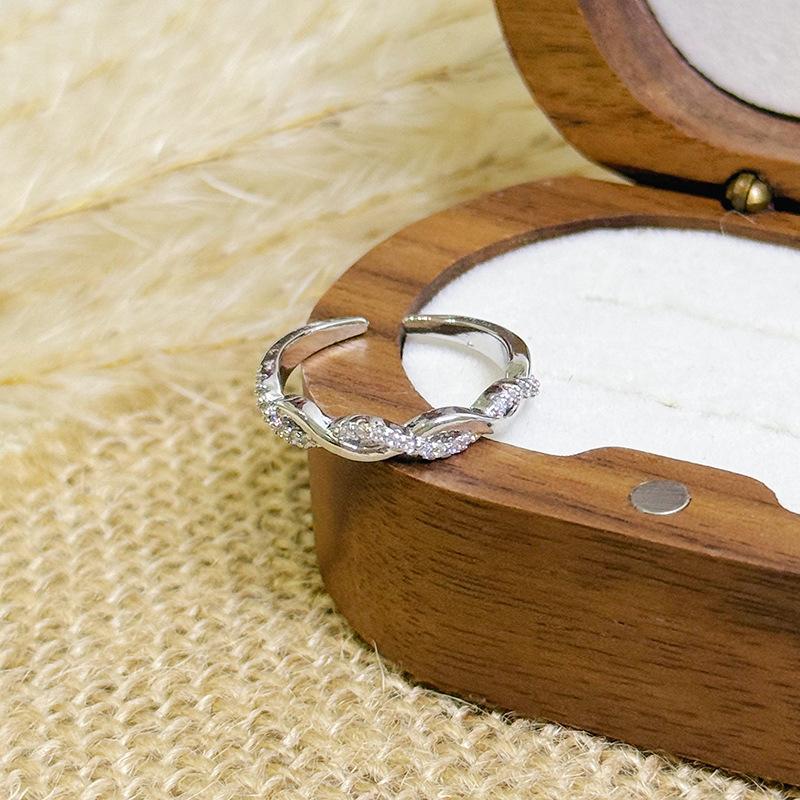 [Ice Crystal Butterfly Shadow] Sea Blue Zircon Exquisite Butterfly Opening Ring Light Luxury Niche Super Immortal Stacked Ring Woman