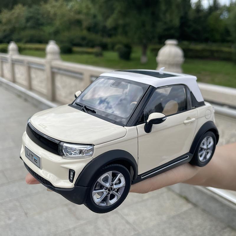 

1:18 BAIC New Energy LITE afcfox High Simulation Diecast Car Metal Alloy Model Car Children s Toys Collection Gifts