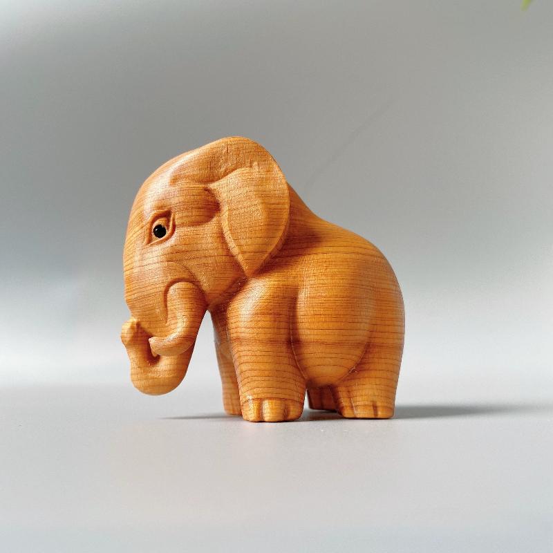Sculptures and Figurines for Interior Cute Wood Carving Animals Statue Decoration Ornaments for Home Desk Accessories