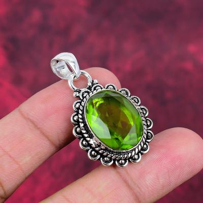 Gioielli di Peridoto, Ciondolo in Pietra Preziosa in Argento Sterling Massiccio 925, Delicato Gioiello Fatto a Mano Regalo Per Lei