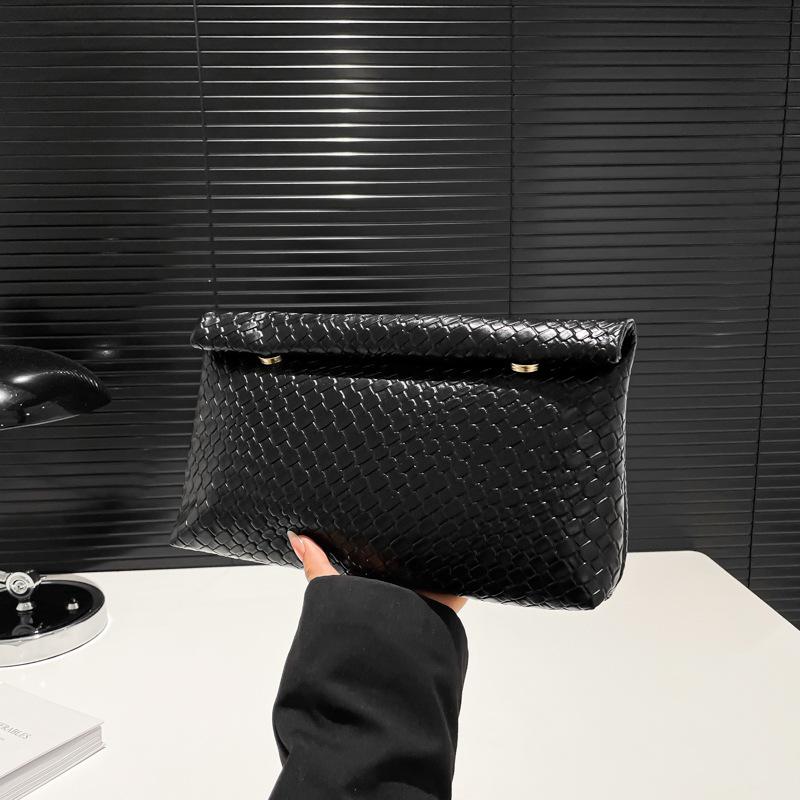 2 Summer new personalized fashion clutch bag trend simple clutch bag versatile temperament advanced texture