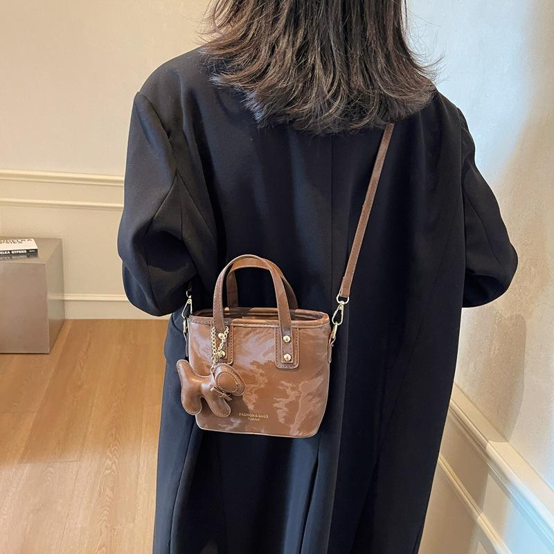 Fashion women's bag 2025 new messenger bag bucket bag niche design high sense versatile shoulder handbag