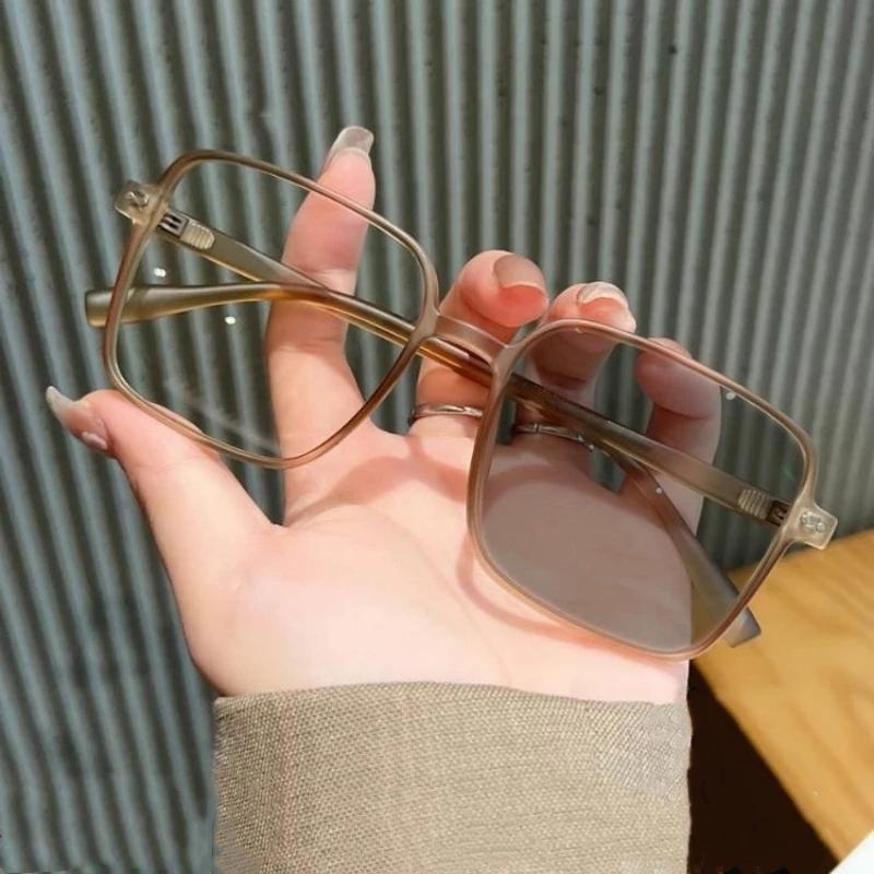 Luxury Oversized FrameDesign Blue Light Blocking Photochromic Glasses Womens Fashion Nearsighted Glasses Classic Transparent Eyewear