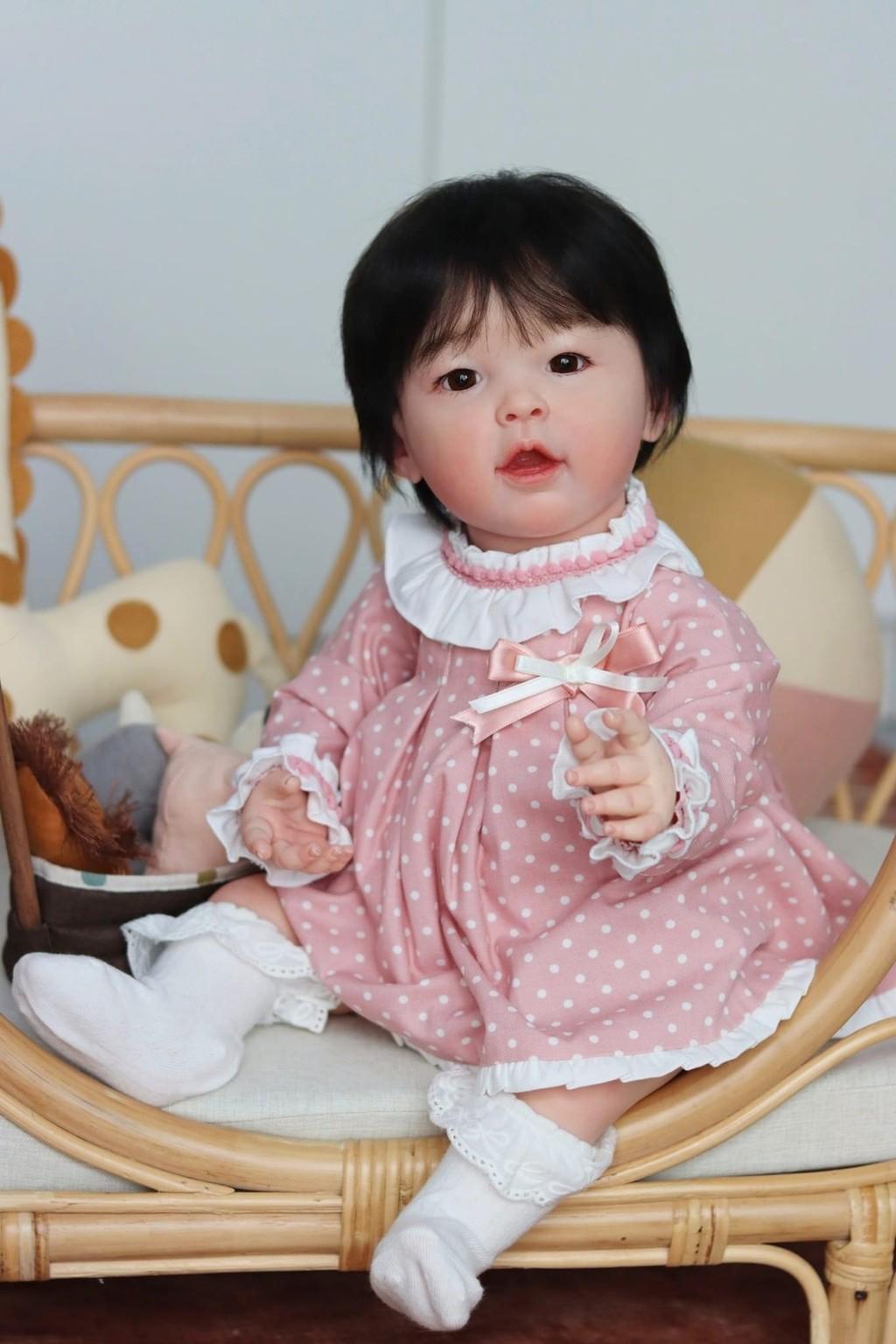 

Silicone Reborn Baby Doll With Cloth Body For Collectors And Gift Enthusiasts