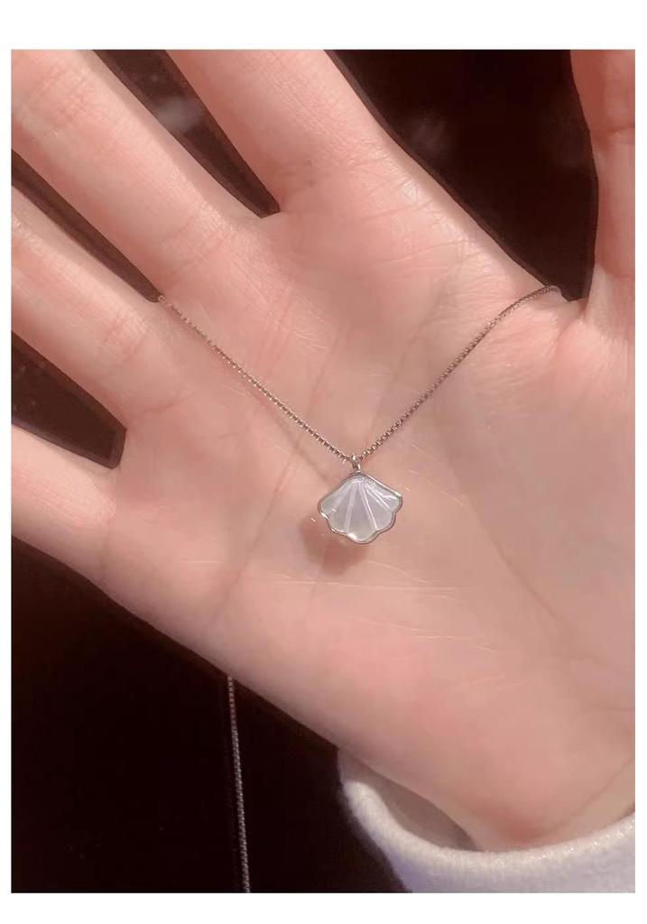 Colier elegant cu scoică S999 Argintiu pentru Femei - Design de Lux de Nișă, Lanț Claviculă High-End cu Stil Cool, Simplu