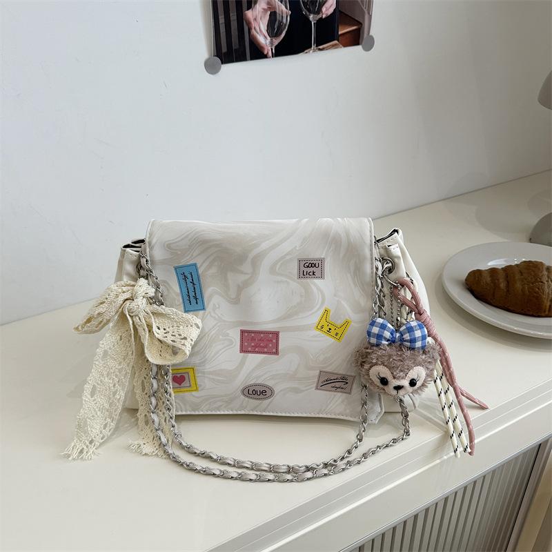 2025 New Simple and Versatile Niche Design Fashionable Foreign Style Commuter Literary Single Shoulder Messenger Bag Large Capacity Tote