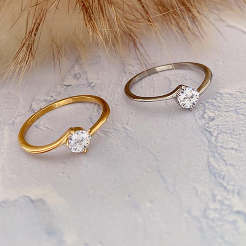 Leichter Luxus Super Flash Zweikrallen Zirkon Diamantring, Nischen-Ins-Stil High-End Ring Damen Titanstahl Anlaufbeständiger Schmuck