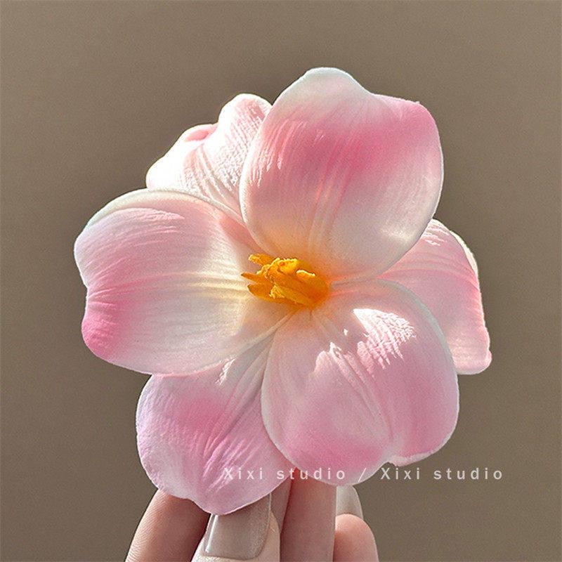 Chic Floral Foam Hair Clip: Elegant Duckbill Accessory for Women