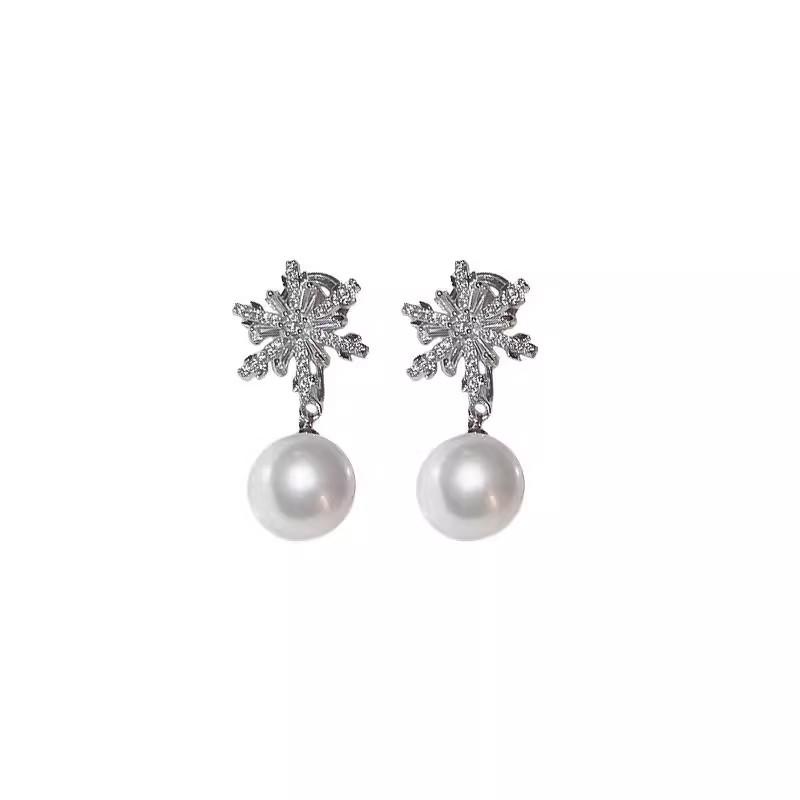 Snowflake Pearl Earrings: 2025 Light Luxury High-End Ear Clips for Women