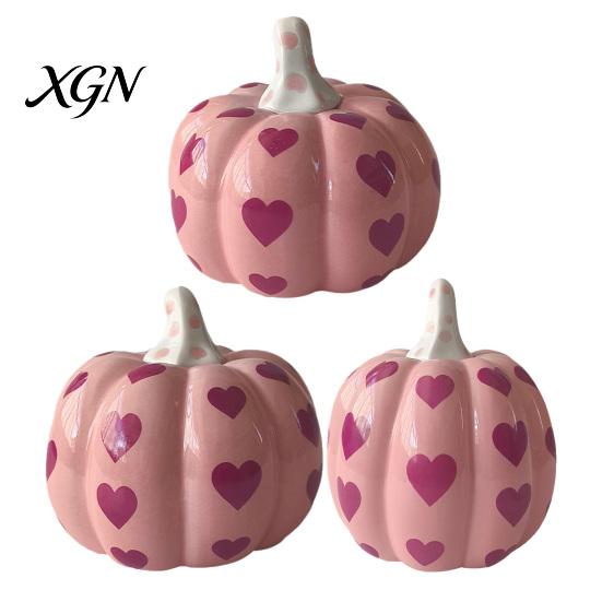 Valentine Day Home Decor Pink Ceramic Pumpkin with Heart Pattern, Artificial Figurine, Seasonal Interior Decorations Fall Tabletop Ornaments
