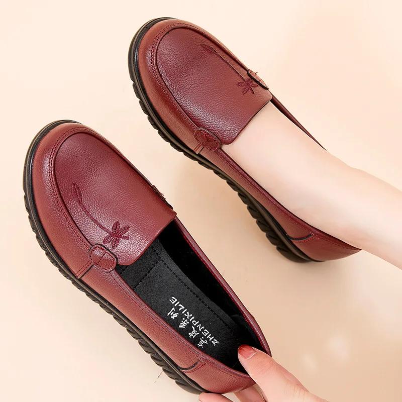Fashion 2024 Four Seasons New Cowhide Soft Bottom Comfortable Wide Feet Mothers Shoe Middle-Aged Flat Heel Non-Slip Old Lady Women Shoes