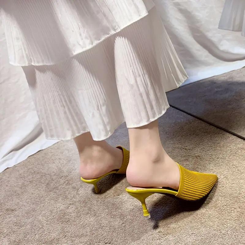 Mode Utomhus Damtofflor Klackskor för Kvinnor Stilrena 2025 Trend PVC Sandaler Bekväma och Eleganta Original Liten Storlek Tofflor