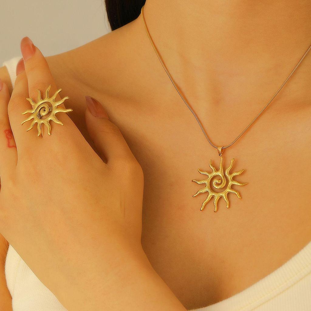 Stainless Steel Hammered Spiral Sun Pendant Necklace & Titanium Clavicle Chain Ring Set
