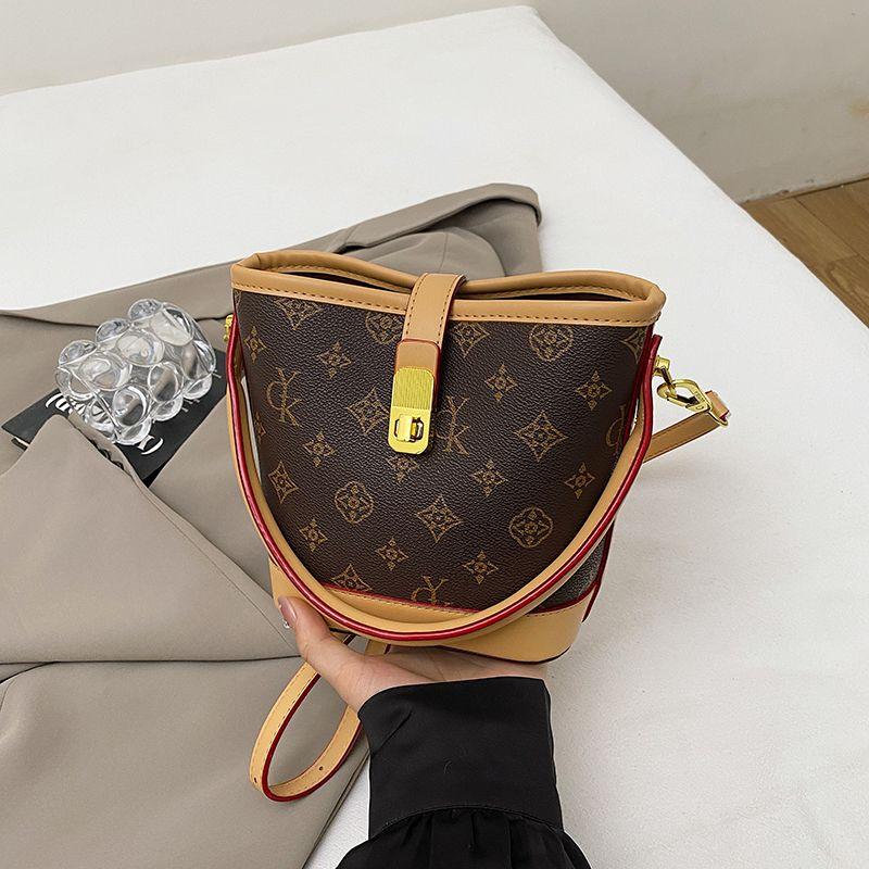 

Retro Satchel Advanced Texture Best Selling Versatile Bucket Bag Khaki trumpet