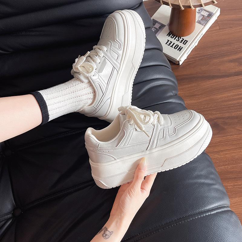 Fashion thick-soled little white shoes for women's 2025 new small people to increase their height and show their feet, small sports and leisure