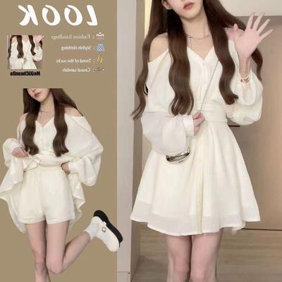 2024 Women's Korean-Style Off-Shoulder Slim Top & Versatile Shorts Two-Piece Set