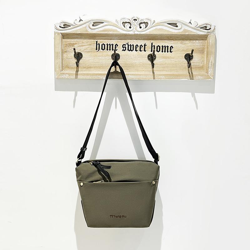 New 2024 bag model, high-end, niche, versatile, casual, suitable for commuting and travel, made of canvas, nylon, and Oxford cloth