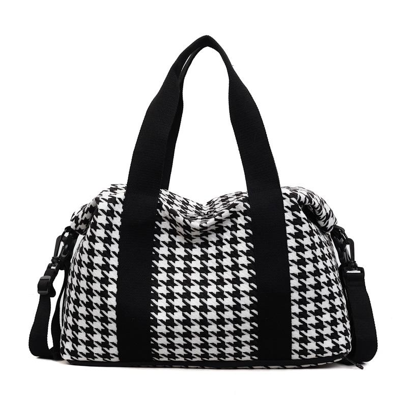 A Fashionable and Retro Large-capacity Single-shoulder Crossbody Bag for Casual Commuting