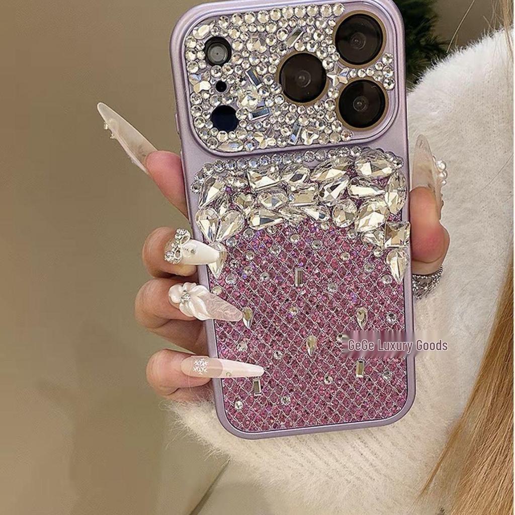 Rhinestone-Studded Luxury Phone Case for iPhone 17 Pro Max/15/13/16 Pro - Elegant and Chic for the Sophisticated User.