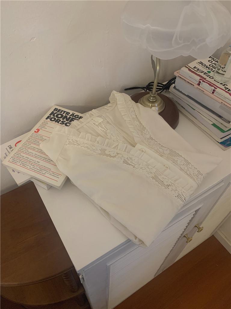 Spring Korean Gentle Heavy Industry Embroidery Lace Hollow Splicing Pleated V-Neck Bubble Sleeve Shirt Top Women