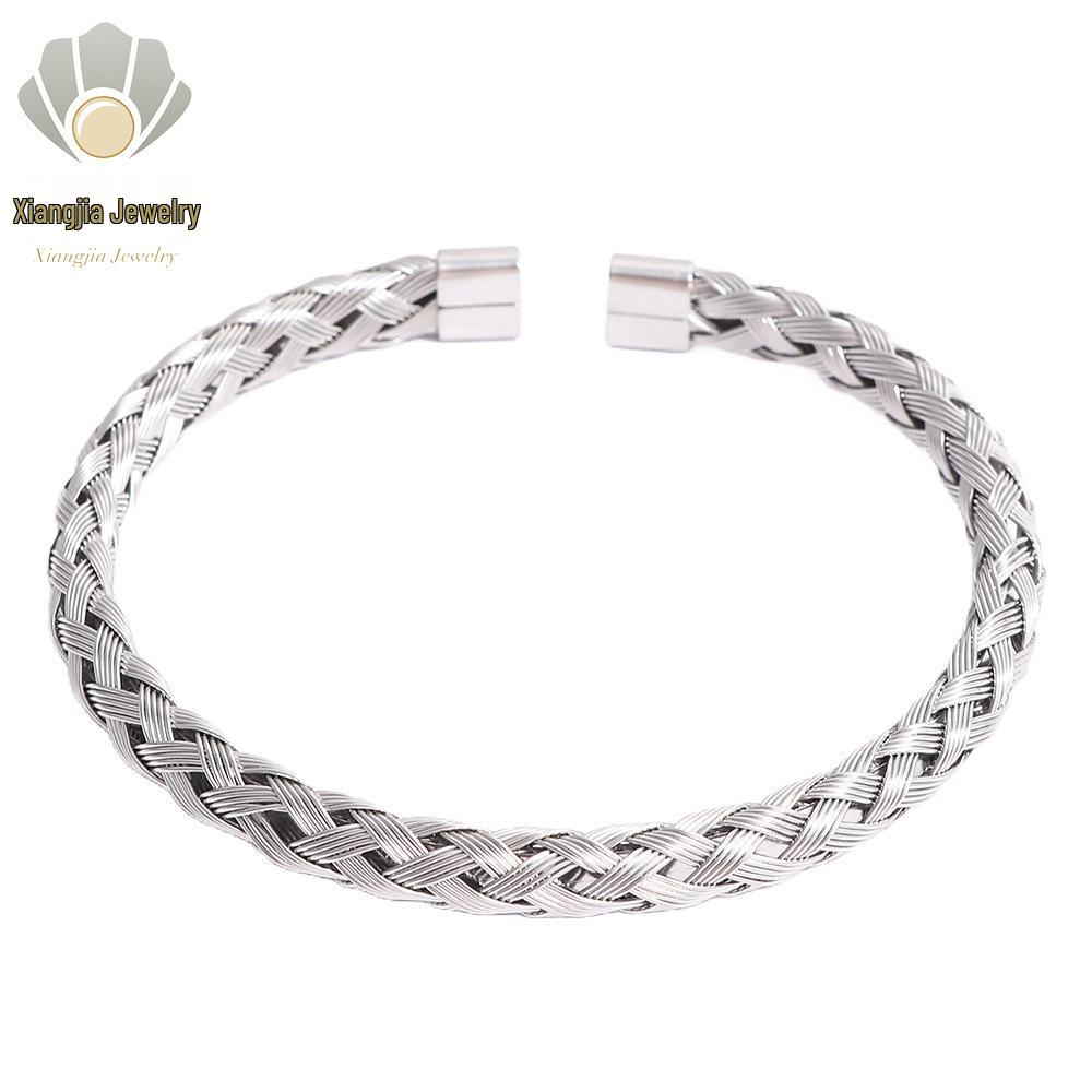 Элегантный открытый браслет-манжета из титановой стали с золотым покрытием и переплетенным дизайном