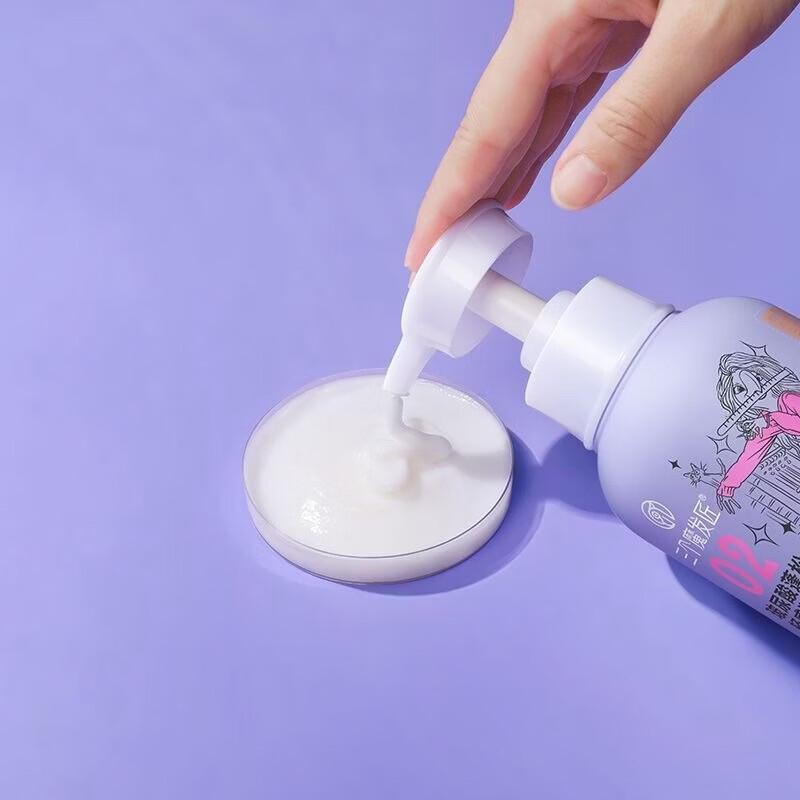 Three Hair Stylists Hyaluronic Acid Fluffy Light Conditioner