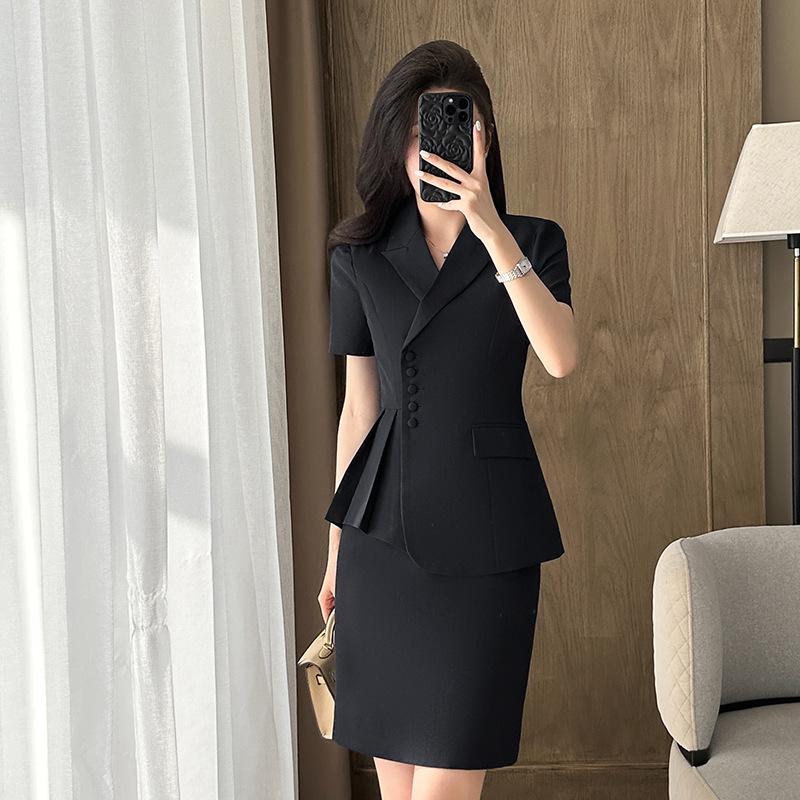 Gray Women's Short-Sleeved Suit Set: Summer Petite Professional Formal Wear for Jewelry Store Managers and Beauty Salon Workwear