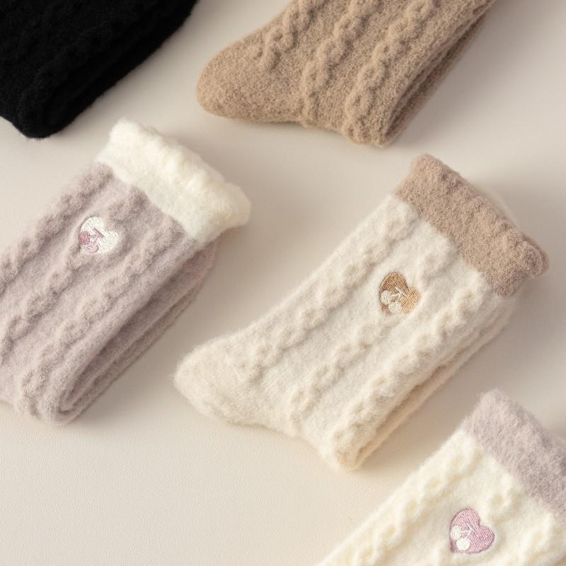 Thick and Warm Mid-calf Plush Socks for Autumn and Winter. Fluffy and Cute Embroidered Heart-shaped Winter Women's Socks