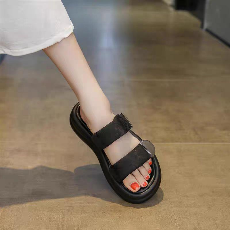 Thick-soled Fashion Slippers Women's Summer Outer Wear 2025 New High-end French Beach Shoes Trend with Skirt Cool Slippers