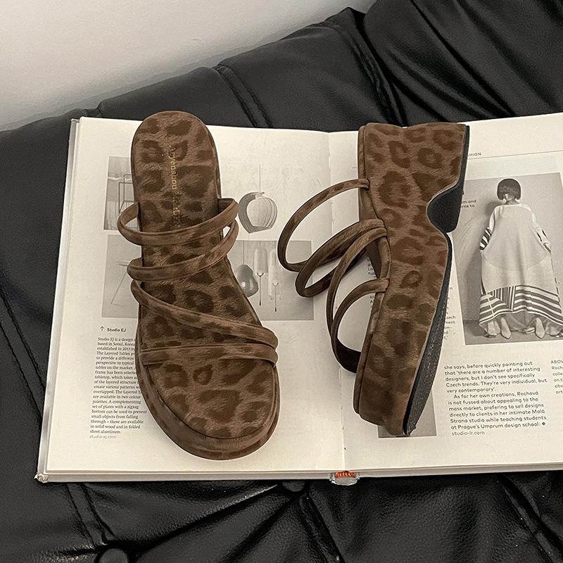 Fashion retro strap combination thick-soled cool slippers women's summer wear new high-end fashion Roman sandals