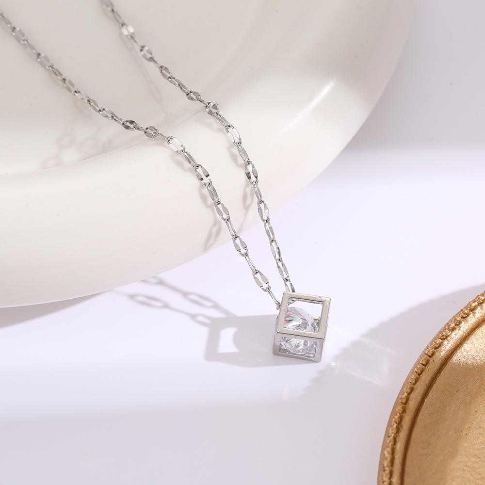 Hochwertige Damen Halskette aus Titanstahl mit vierblättrigem Kleeblatt - Nicht verblassend, vielseitige Schlüsselbeinkette