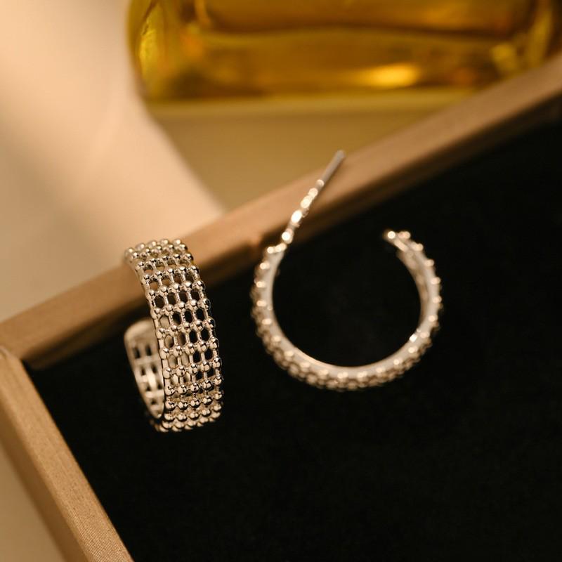 Silver Needle Geometric Heart Hoop Earrings - Retro & High-End Style for a Bold Look