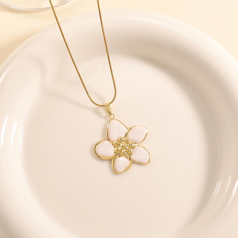 Stylish and Elegant Alloy Flower Pendant Necklace Earrings Set Women's Atmosphere High Sense Fashion Versatile