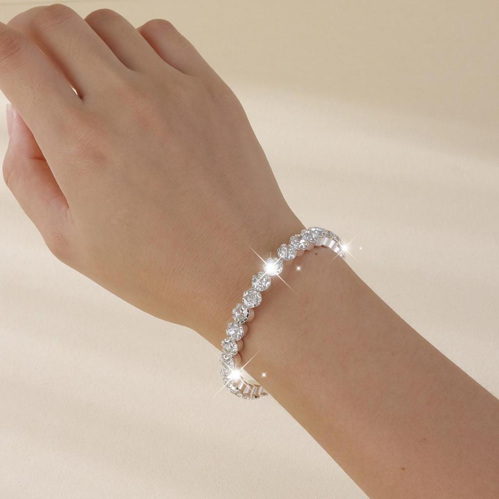 Elegant Zircon Bracelet for Women - Luxurious, Exquisite, Crystal Design Bangle with a Sophisticated Touch.