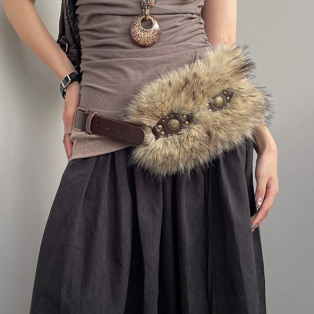 Ceinture en Cuir PU Style Western pour Femmes avec Ornements à Rivets et Design Large Vintage pour un Style Décontracté