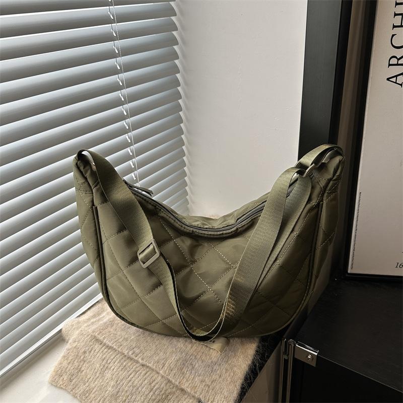 Fashion Rhombus Quilted Dumpling Bag Women's 2025 New Casual Versatile Shoulder Messenger Bag Large Capacity Lightweight Bag