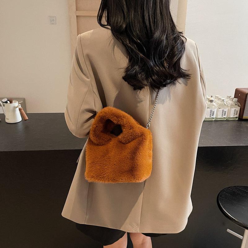Plush Bag Women's Hand Bag 2025 New Fashion Niche Chain Messenger Bag Winter Plush Bucket Bag