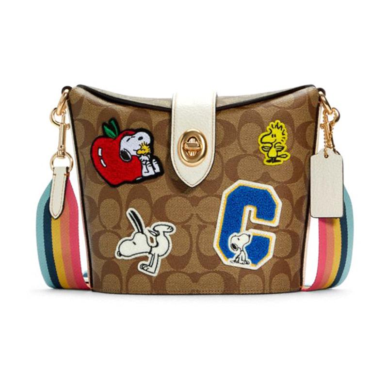 

COACH crossbody bag Peanuts Snoopy joint model Addie 18 Snoopy printed cartoon patch presbyopia canvas with leather small size women s khaki коричневий