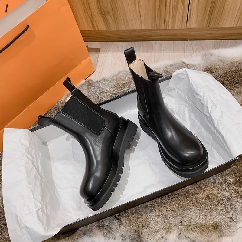 Fashion Boots Woman Winter 2024 Hot Chunky Platform Cute Korean New In Women's Shoes Autumn Chelsea Genuine Leather Black Kawaii Booties