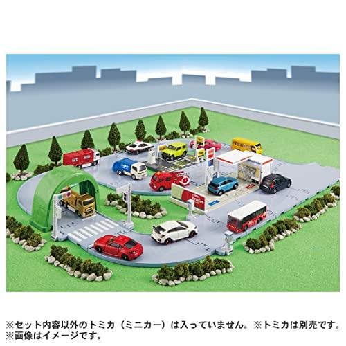 Takara Tomy Tomica Town Set (with Tomica) - Full of Towns and Roads! Miniature Car Toy for Ages 3 and Up