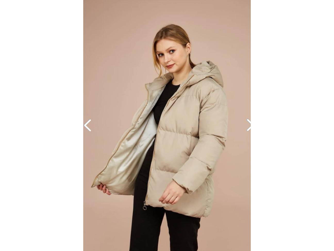 

Женский пуховик кремового цвета с капюшоном s